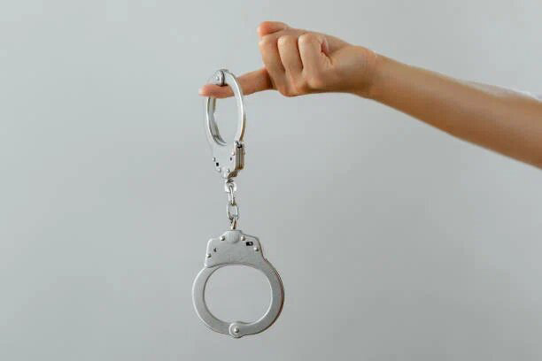 Наручники в интимной жизни: Полный гид по выбору и использованию.