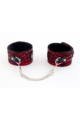 Кружевные поножи красные Marcus