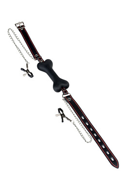 Черный кляп-трензель в виде косточки с зажимами для сосков