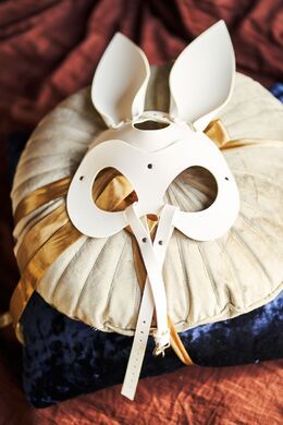 Маска Зайчика из натуральной кожи белая Erotoys Fetish line, Ero-81w