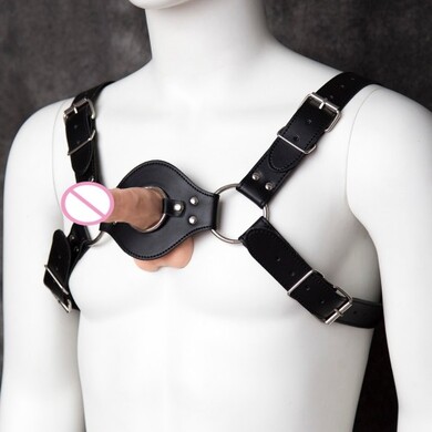 Мужская сбруя с отверстием на груди