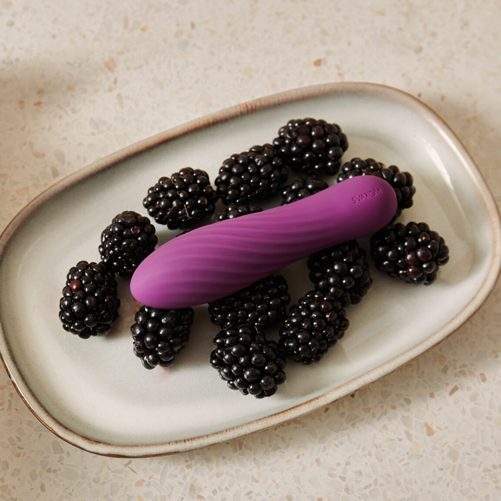 svakom-tulip-miniwibrator-fioletowy-lifestyle-11439.jpg