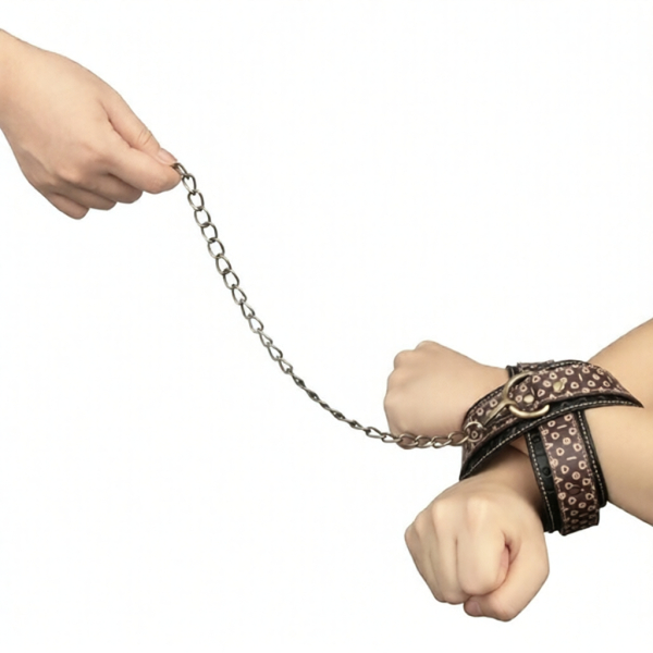 Наручники из искусственной кожи Rebellion Reign Crossed