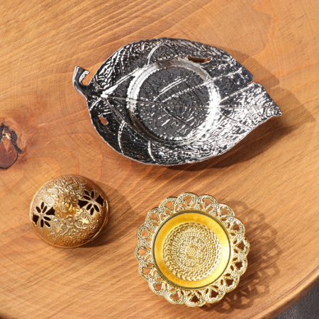 Курильница для благовоний порошковых и конусов "Лист" золотистая