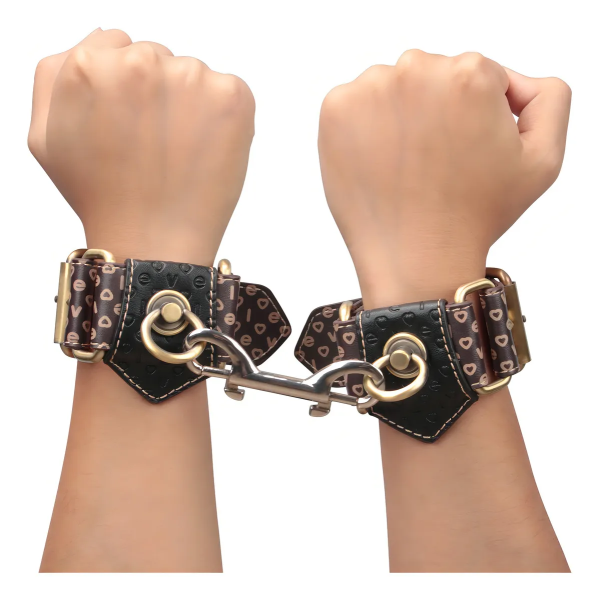 Наручники кожаные с надписями "Love" Rebellion Reign