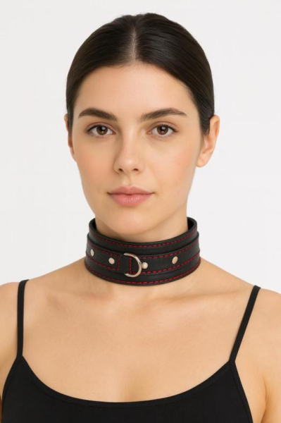 Ошейник из черной кожи с красной строчкой XL