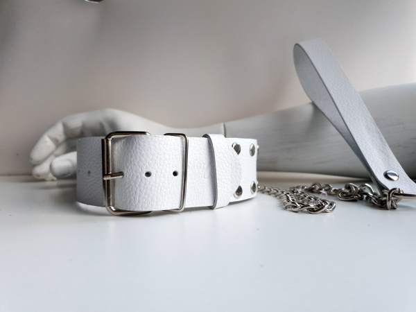 Ошейник с поводком из натуральной кожи белый Erotoys Fetish line, Ero-138w