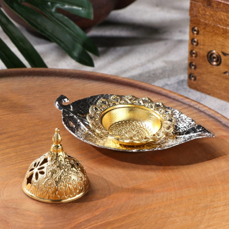 Курильница для благовоний порошковых и конусов "Лист" золотистая