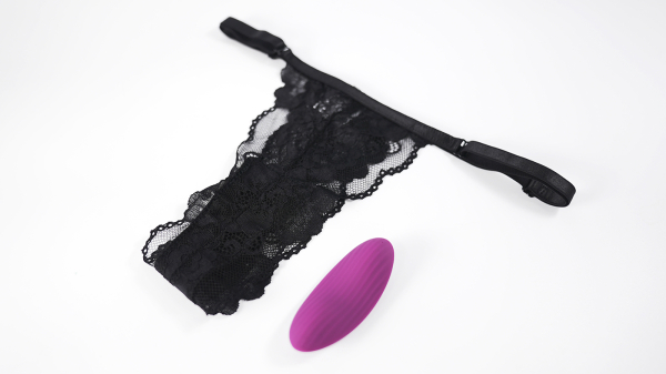 Интерактивный клиторальный вибратор с трусиками Svakom Edeny